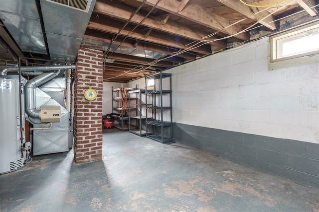 522 Lake Boulevard, Paw Paw, MI 49079