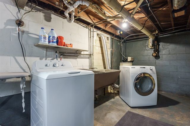 522 Lake Boulevard, Paw Paw, MI 49079