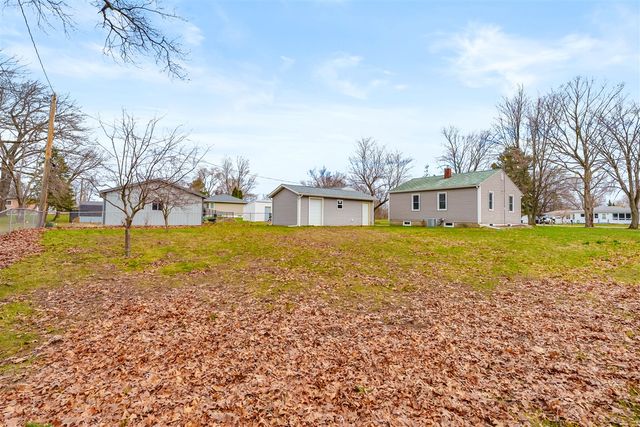 522 Lake Boulevard, Paw Paw, MI 49079