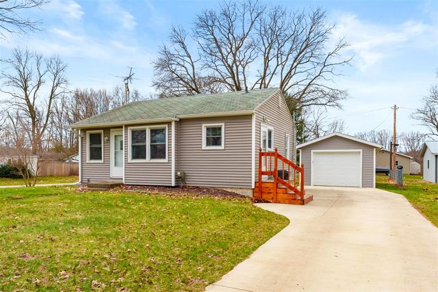 522 Lake Boulevard, Paw Paw, MI 49079