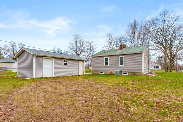 522 Lake Boulevard, Paw Paw, MI 49079