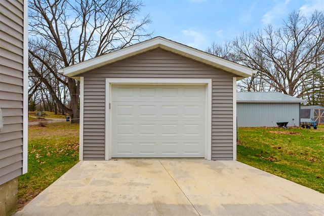 522 Lake Boulevard, Paw Paw, MI 49079