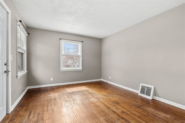 522 Lake Boulevard, Paw Paw, MI 49079