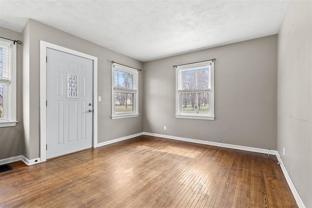 522 Lake Boulevard, Paw Paw, MI 49079