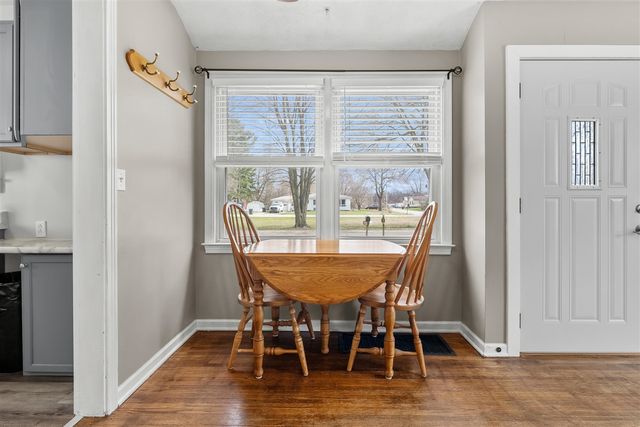 522 Lake Boulevard, Paw Paw, MI 49079