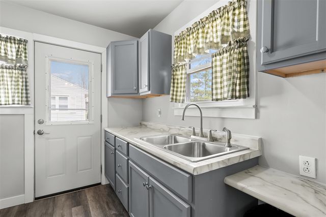 522 Lake Boulevard, Paw Paw, MI 49079