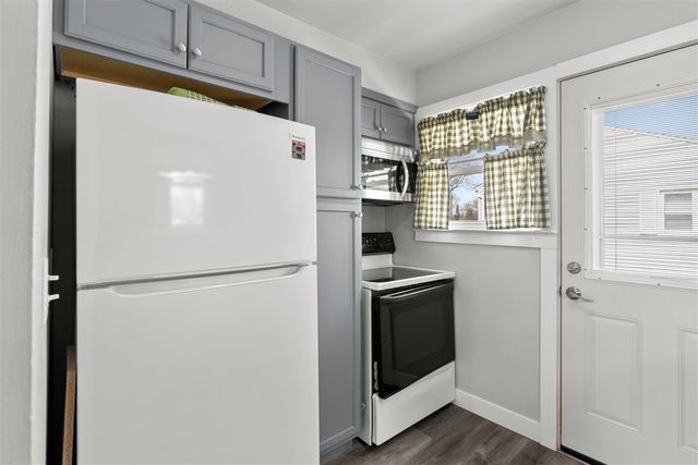 522 Lake Boulevard, Paw Paw, MI 49079