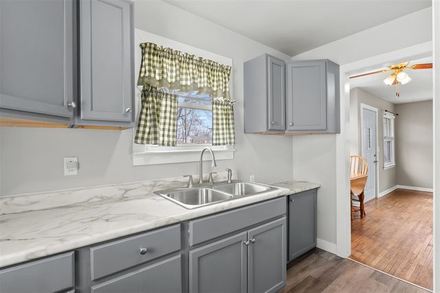 522 Lake Boulevard, Paw Paw, MI 49079