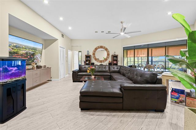 7520 La Paz Boulevard 306, Boca Raton, FL 33433