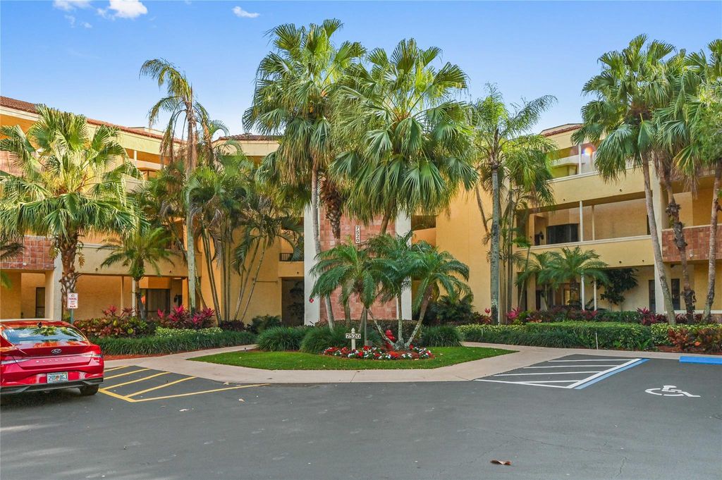 7520 La Paz Boulevard 306, Boca Raton, FL 33433
