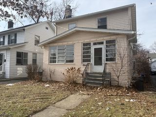 11 Grand Ave, East Orange City, NJ 07018