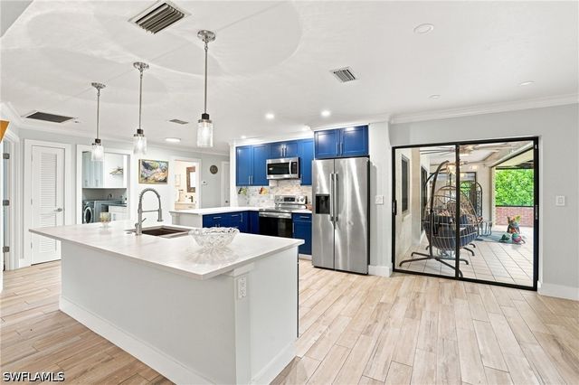201 Palmetto Dunes CIR, Naples, FL 34113