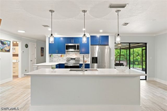 201 Palmetto Dunes CIR, Naples, FL 34113