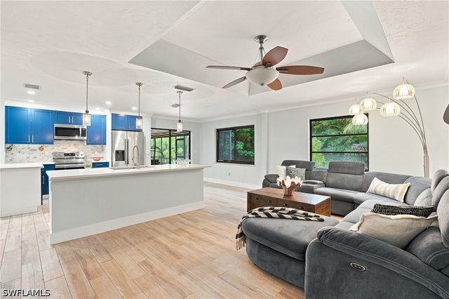 201 Palmetto Dunes CIR, Naples, FL 34113