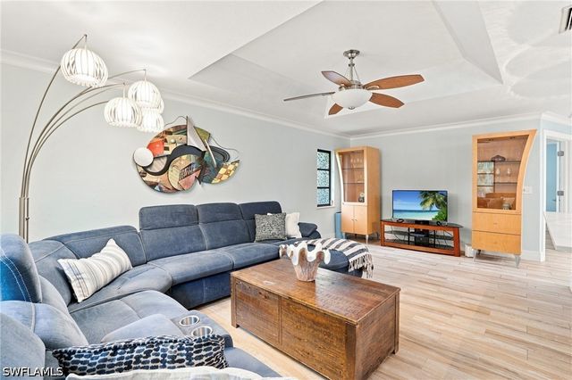 201 Palmetto Dunes CIR, Naples, FL 34113