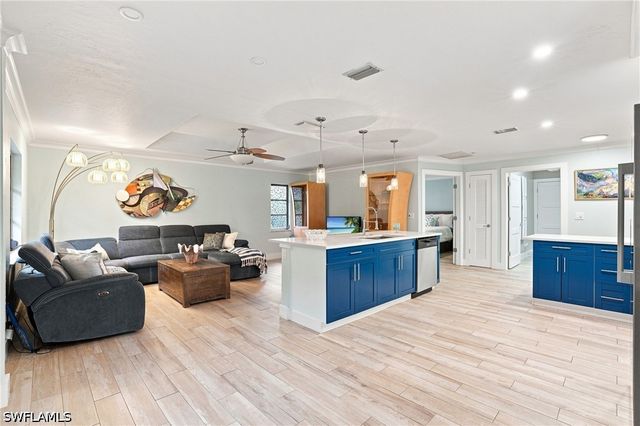 201 Palmetto Dunes CIR, Naples, FL 34113