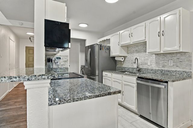 831 Beverly Drive, Grapevine, TX 76051
