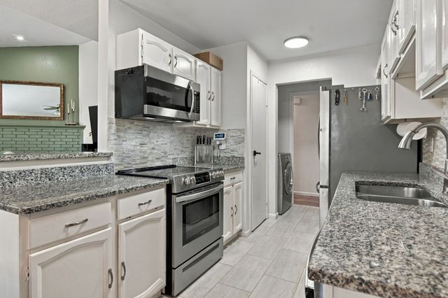 831 Beverly Drive, Grapevine, TX 76051