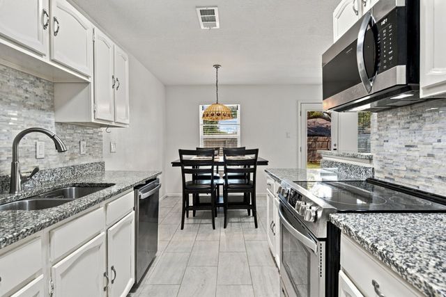 831 Beverly Drive, Grapevine, TX 76051