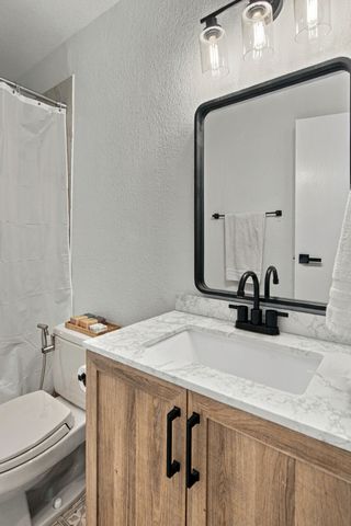831 Beverly Drive, Grapevine, TX 76051
