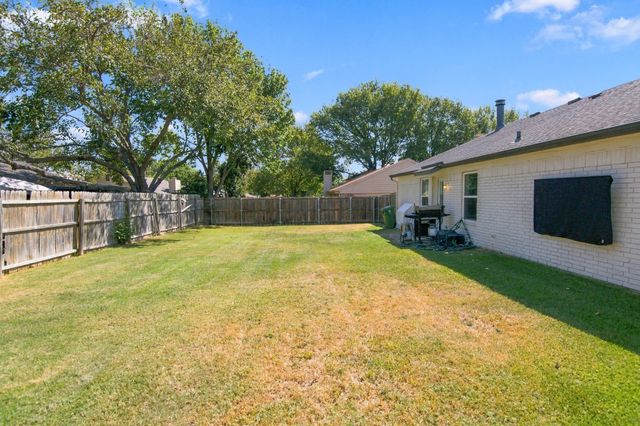 831 Beverly Drive, Grapevine, TX 76051