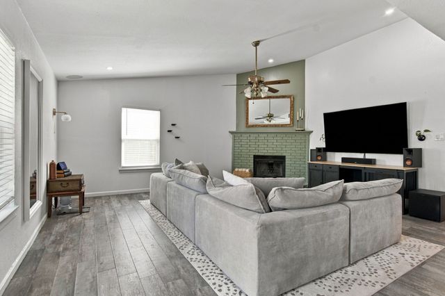 831 Beverly Drive, Grapevine, TX 76051