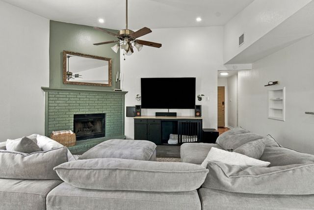 831 Beverly Drive, Grapevine, TX 76051