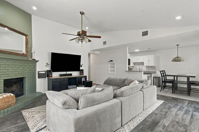 831 Beverly Drive, Grapevine, TX 76051