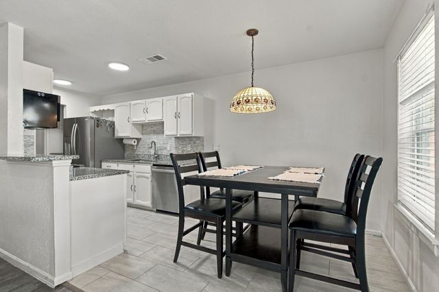 831 Beverly Drive, Grapevine, TX 76051