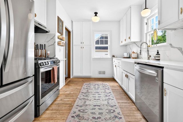 425 E CIRCLE STREET, Appleton, WI 54911