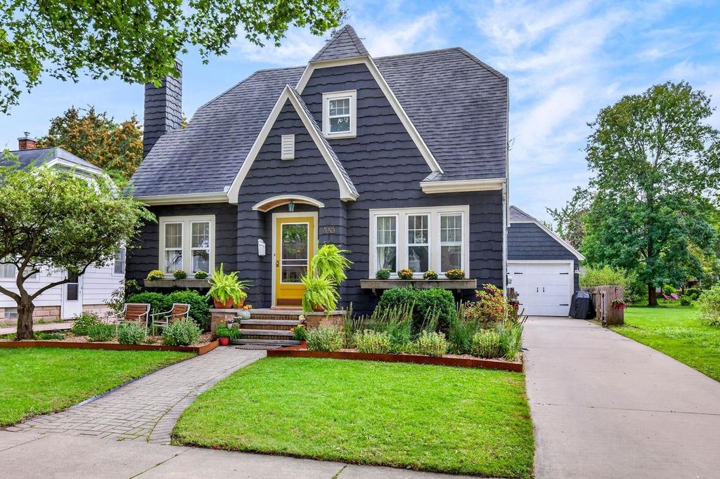 425 E CIRCLE STREET, Appleton, WI 54911