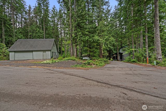 41 N Dow Place, Hoodsport, WA 98548
