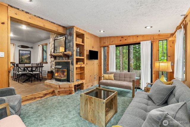 41 N Dow Place, Hoodsport, WA 98548