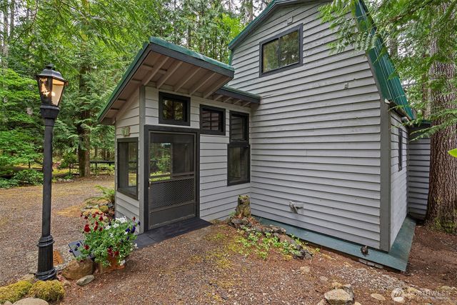 41 N Dow Place, Hoodsport, WA 98548