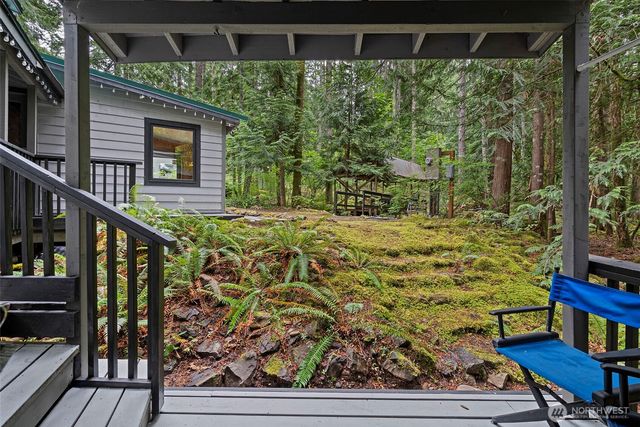 41 N Dow Place, Hoodsport, WA 98548