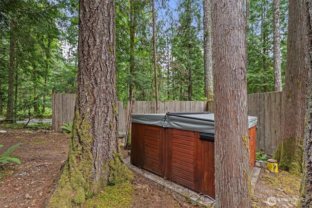 41 N Dow Place, Hoodsport, WA 98548