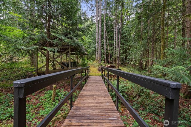 41 N Dow Place, Hoodsport, WA 98548