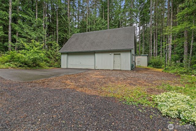 41 N Dow Place, Hoodsport, WA 98548