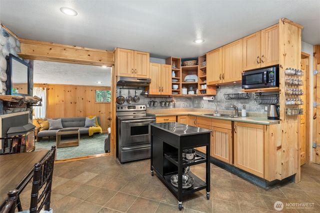41 N Dow Place, Hoodsport, WA 98548