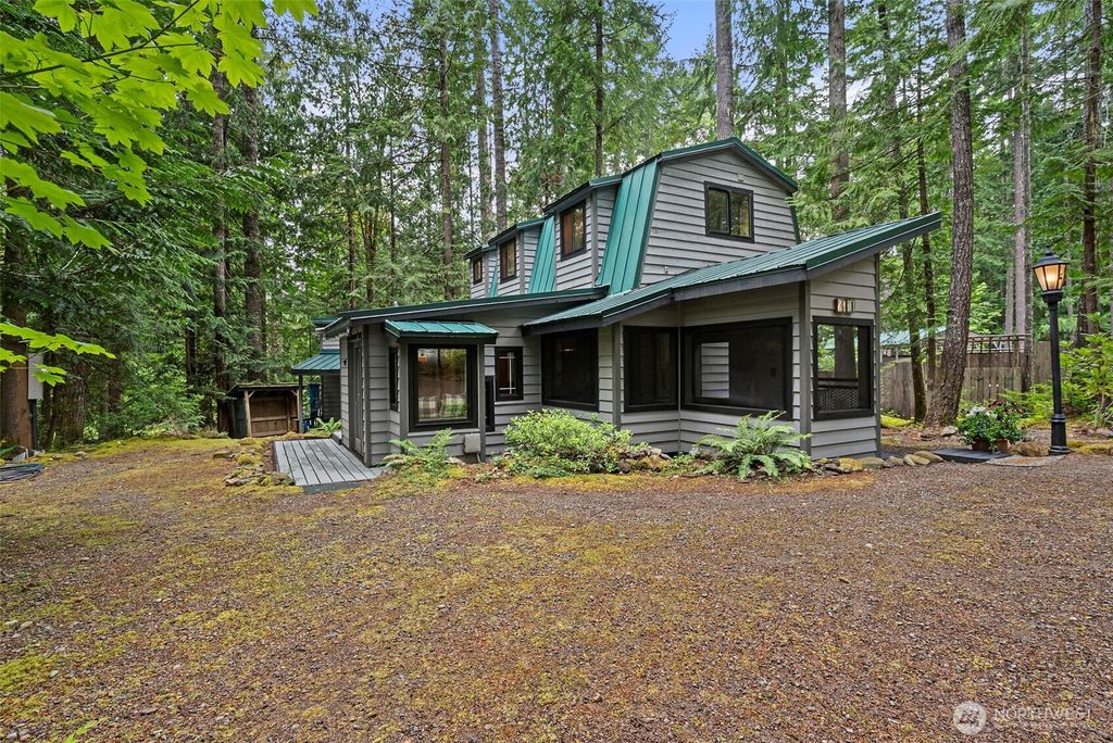41 N Dow Place, Hoodsport, WA 98548