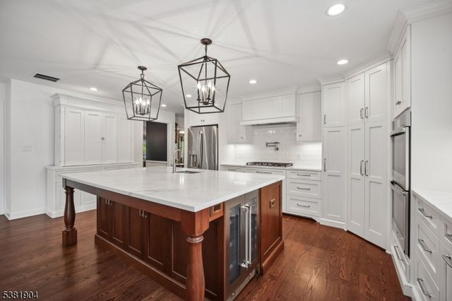 39 Wingate Dr, Livingston Twp., NJ 07039