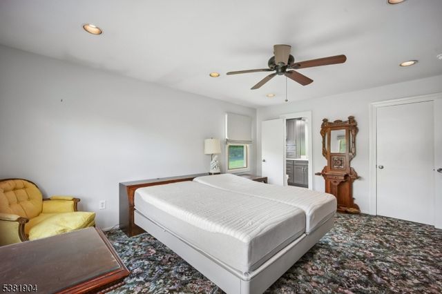 39 Wingate Dr, Livingston Twp., NJ 07039