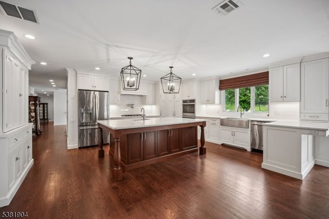 39 Wingate Dr, Livingston Twp., NJ 07039