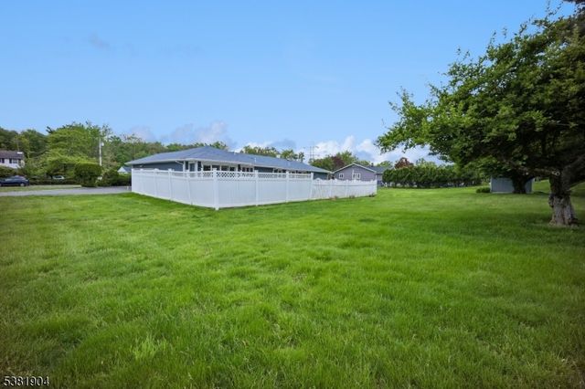 39 Wingate Dr, Livingston Twp., NJ 07039