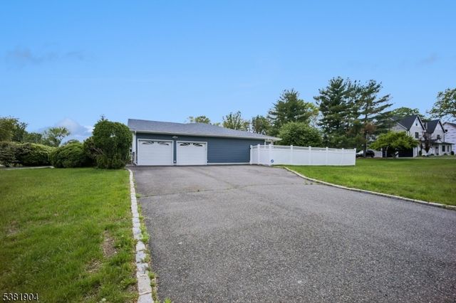 39 Wingate Dr, Livingston Twp., NJ 07039