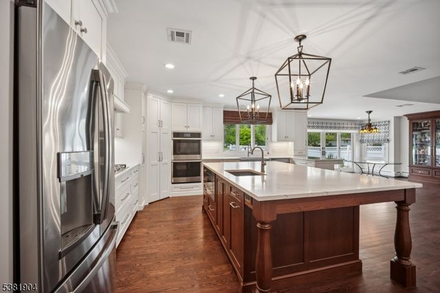 39 Wingate Dr, Livingston Twp., NJ 07039
