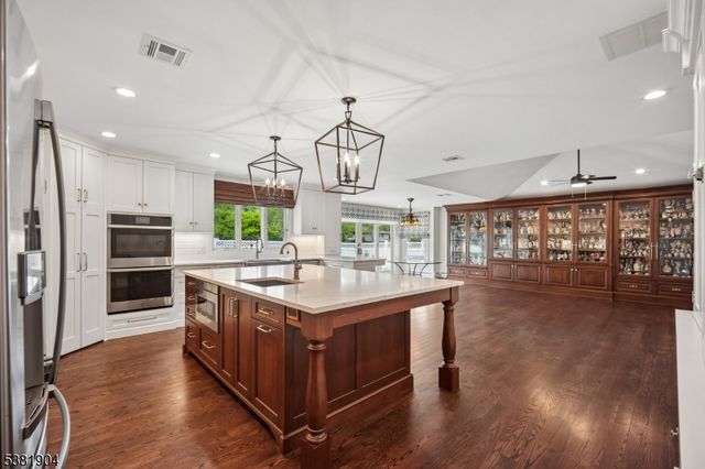 39 Wingate Dr, Livingston Twp., NJ 07039