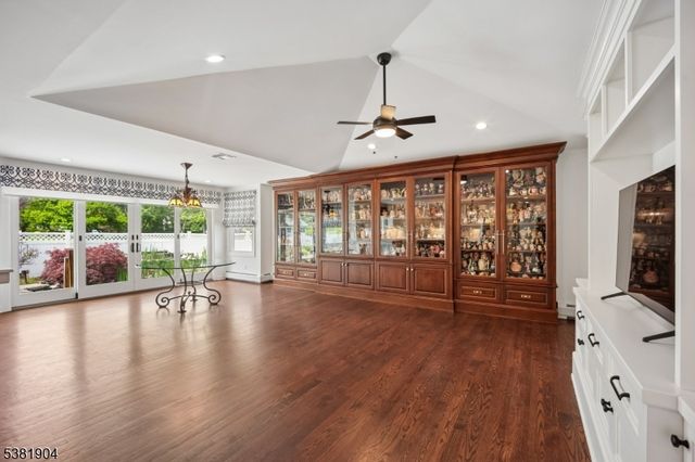 39 Wingate Dr, Livingston Twp., NJ 07039