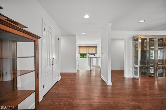 39 Wingate Dr, Livingston Twp., NJ 07039