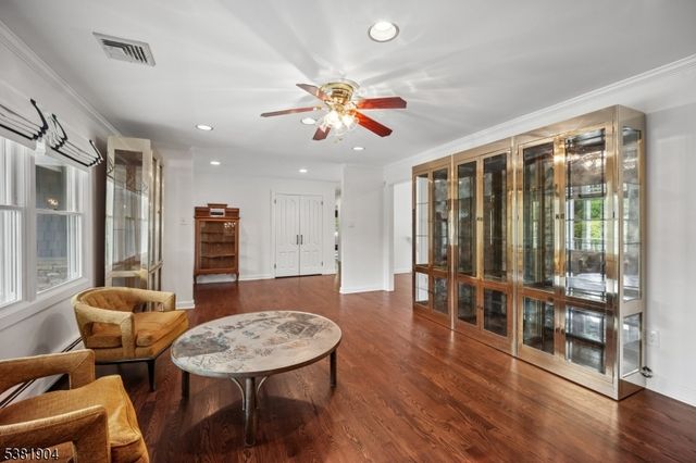 39 Wingate Dr, Livingston Twp., NJ 07039